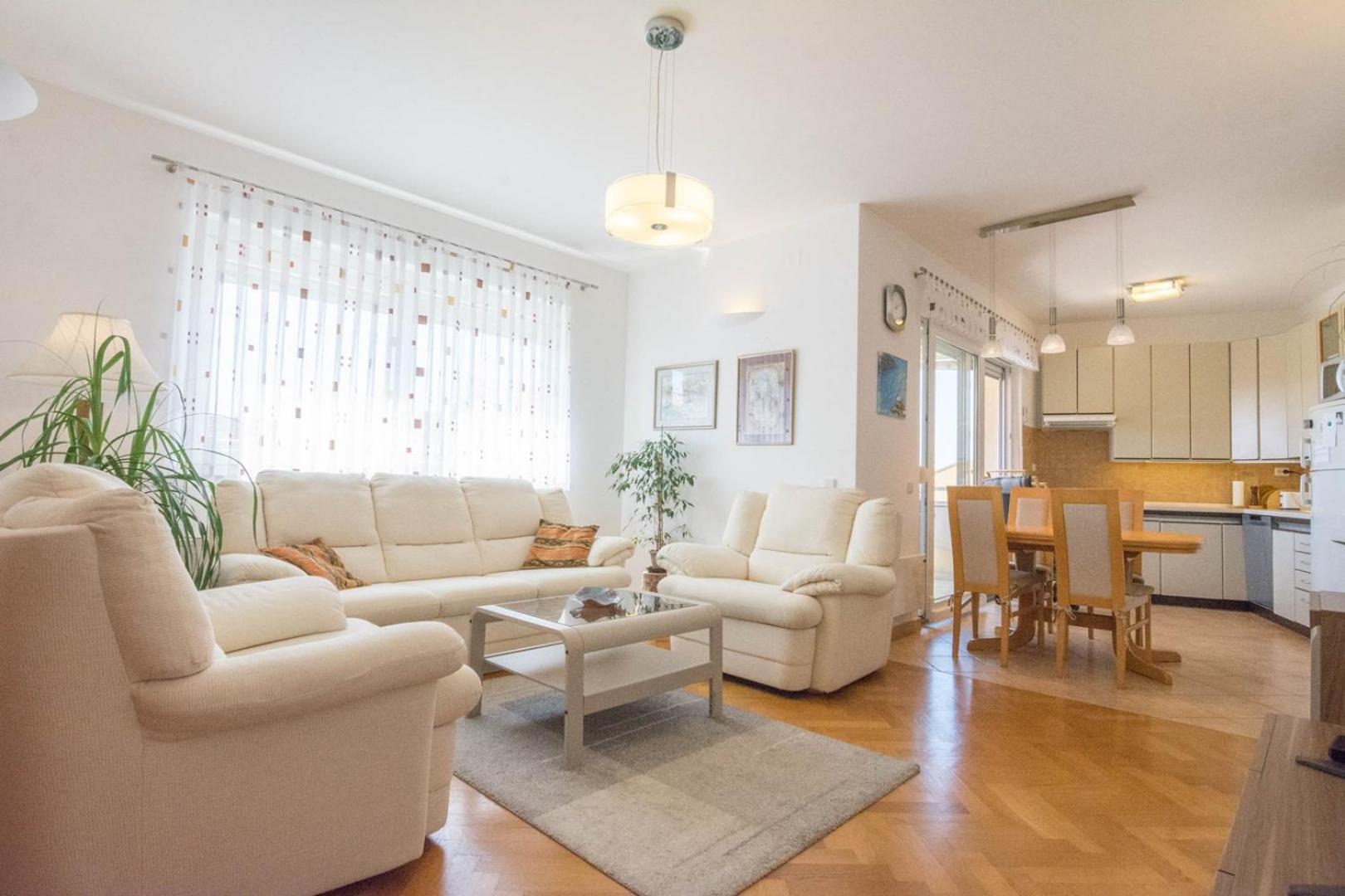 Spacious Apartment On A Great Location -Apartment Kuhta Weißenburg Exterior foto