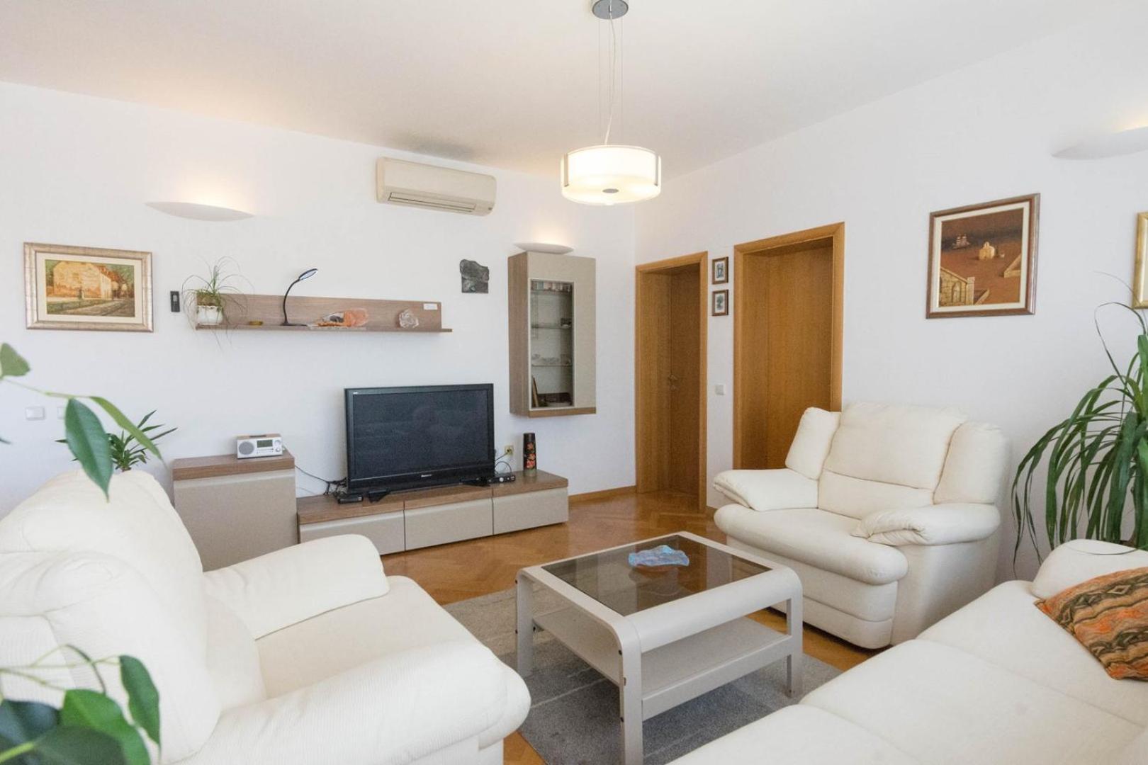 Spacious Apartment On A Great Location -Apartment Kuhta Weißenburg Exterior foto